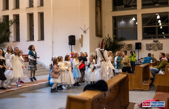 Święci na ulicach Wschowy. Korowód Świętych zamiast Halloween