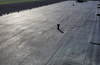 Nowy dach w Szkole Podstawowej w Szlichtyngowej. Wymiana zakończona odbiorem