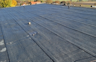 Nowy dach w Szkole Podstawowej w Szlichtyngowej. Wymiana zakończona odbiorem