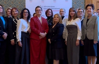 Karolczyk-Kozyra otrzymała powołanie z rąk Lubnauer. Dyrektor I LO będzie doradzać Minister Edukacji