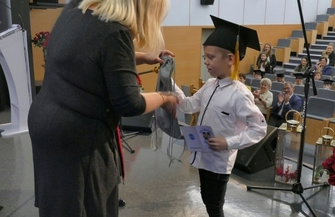 Wschowski Uniwersytet Dziecięcy rozpoczął nowy rok. Młodzi studenci z indeksami