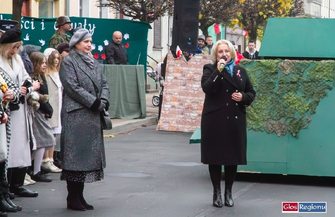 Szlichtyngowa upamiętniała Niepodległość. Występ uczniów poruszył. Kto nie był niech żałuje