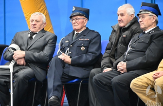 Nowy wóz strażacki przekazany. Druhowie z OSP Krzepielów marzyli o nim od dawna