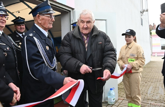 Nowy wóz strażacki przekazany. Druhowie z OSP Krzepielów marzyli o nim od dawna