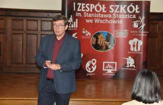 Krzysztof Grabka spotkał się z młodzieżą. Akcja Samorządność w Staszicu