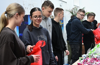 Pomocnicy św. Mikołaja pracowali w pocie czoła. Mikołajkowy orszak odwiedzi dzieci z gm. Sława