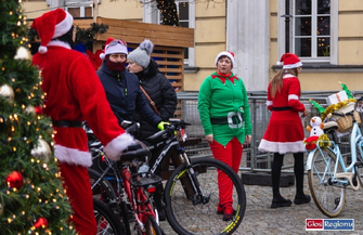 Charytatywny Rowerowy Rajd Mikołajkowy. Po ulicach Wschowy przejechał świąteczny peleton ZDJĘCIA
