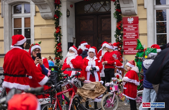 Charytatywny Rowerowy Rajd Mikołajkowy. Po ulicach Wschowy przejechał świąteczny peleton ZDJĘCIA