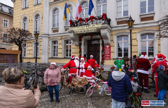 Charytatywny Rowerowy Rajd Mikołajkowy. Po ulicach Wschowy przejechał świąteczny peleton ZDJĘCIA