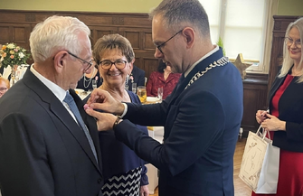 Złote Gody we Wschowie. Burmistrz uhonorował 26 małżeństw