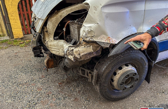 Iveco wpadło na barierki. Szczęście że nikt nie ucierpiał FOTO