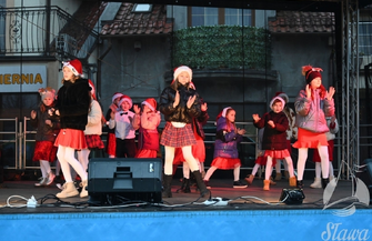 Jarmark i uroczyste włączenie iluminacji. Nowy Rynek w świątecznej odsłonie WIDEO