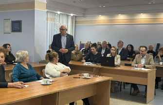 Z urzędnikami rozmawiali o współpracy. Przedstawiciele stowarzyszeń spotkali sięw Starostwie