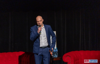 Piotr Kościelny spotkał się z czytelnikami. Spotkanie autorskie przyciągnęło liczne grono fanów WIDEO