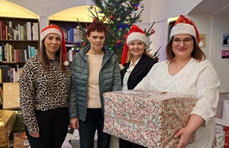 Otrzymali prezenty o których pisali w listach. Każdy senior znalazł swojego Mikołaja