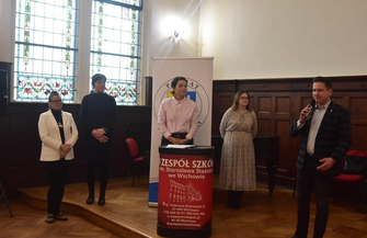 Dekorowali stoły i przygotowywali pierogi. Świąteczne zmagania w I Zespole Szkół