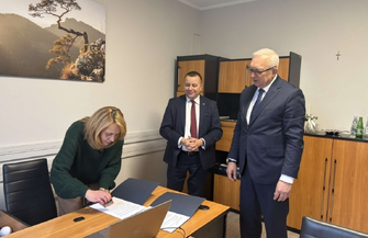 Ratownicy medyczni ze Sławy dostali prezent. Trafi na wyposażenie nowego ambulansu