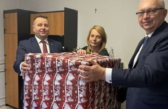 Ratownicy medyczni ze Sławy dostali prezent. Trafi na wyposażenie nowego ambulansu