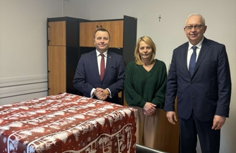 Ratownicy medyczni ze Sławy dostali prezent. Trafi na wyposażenie nowego ambulansu