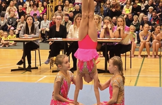 Akrobatyczne emocje w świątecznym wydaniu. W zawodach wzięło udział blisko 60 uczestniczek