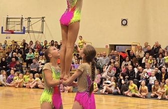 Akrobatyczne emocje w świątecznym wydaniu. W zawodach wzięło udział blisko 60 uczestniczek