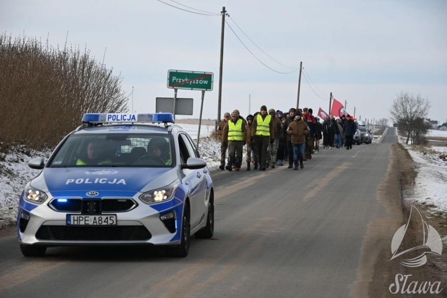 Z dawnego dworca w Sławie na teren folwarku Banischvorwerk. Zbliża sięV Marsz Pamięci