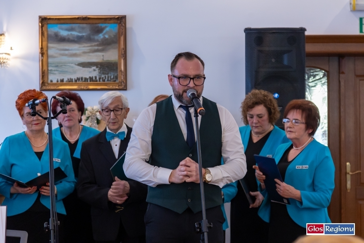 Noworoczne spotkanie wschowskiego UTW. Seniorzy wznieśli toast za 2025 rok ZDJĘCIA