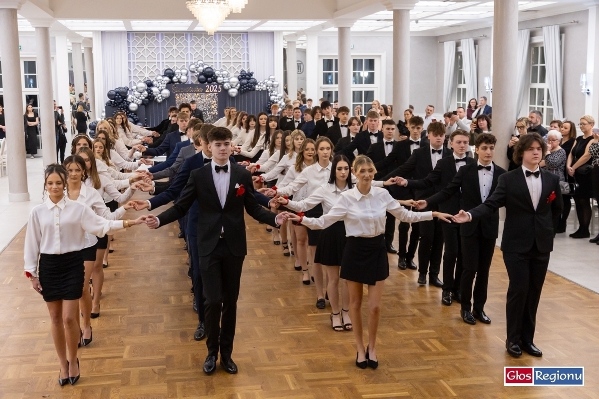Studniówka I LO im. Tomasza Zana we Wschowie. Uczniowie bawiąsięw Toscanii ZDJĘCIA
