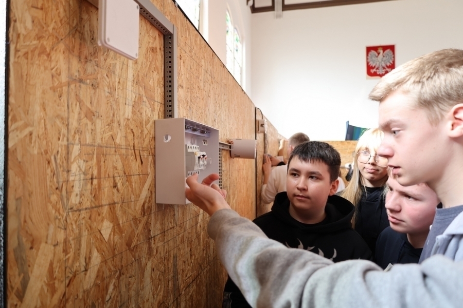 Powiatowy Konkurs Elektryczny w Staszicu. Młodzież sprawdziła swoje umiejętności
