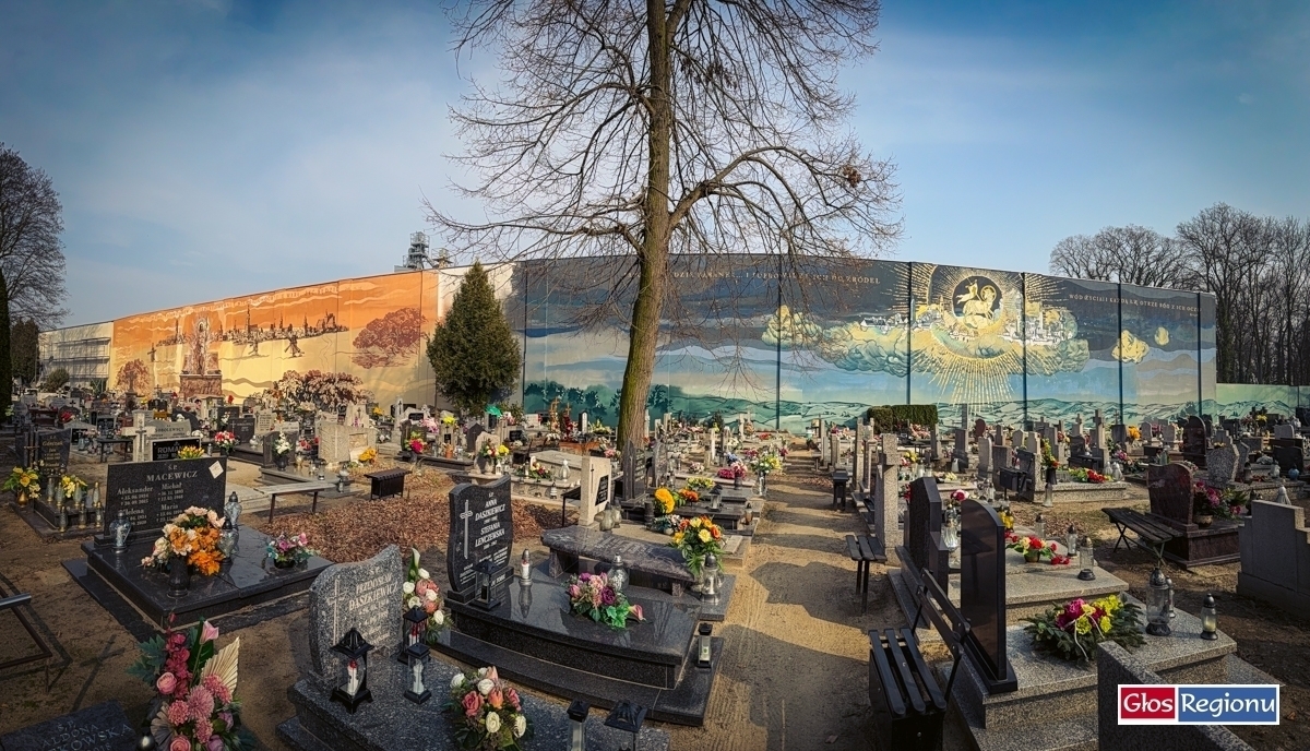 Na cmentarzu parafialnym we Wschowie malują tryptyk. Druga część jużgotowa