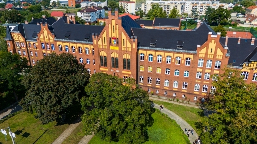 Staże kursy nowoczesny sprzęt. 142 uczniów i 14 nauczycieli ze Staszica w unijnym projekcie
