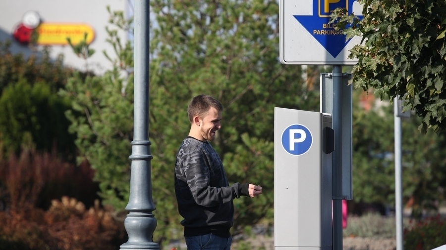 Sława przywraca strefę płatnego parkowania