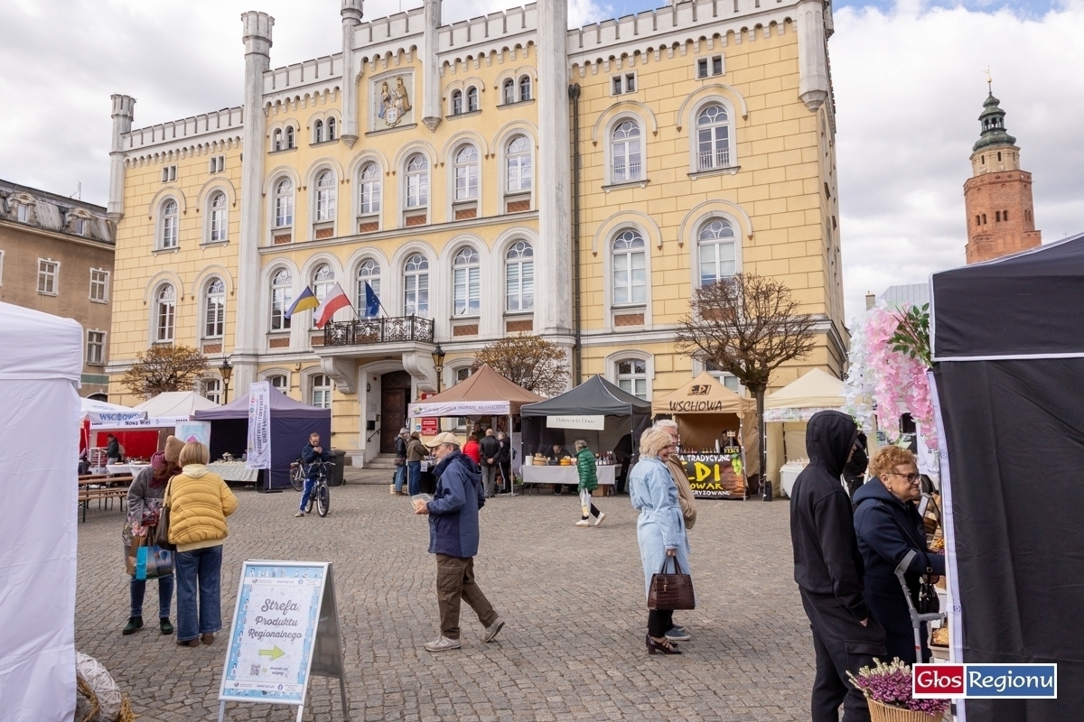 Rękodzieło wędliny miody i pierniki. Na wschowskim Rynku królują lokalne smaki ZDJĘCIA