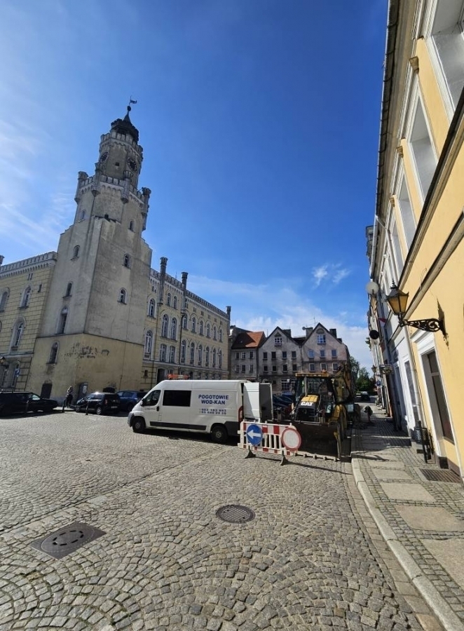 Awaria wodociągowa na Rynku. Ratusz bez wody utrudnienia w centrum