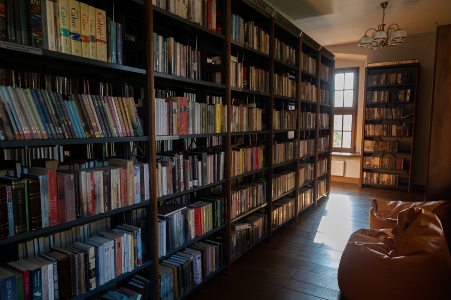 Baśnioteka tu wakacyjna przygoda czeka. Biblioteka otrzymała dofinansowanie na letni projekt dla dzieci