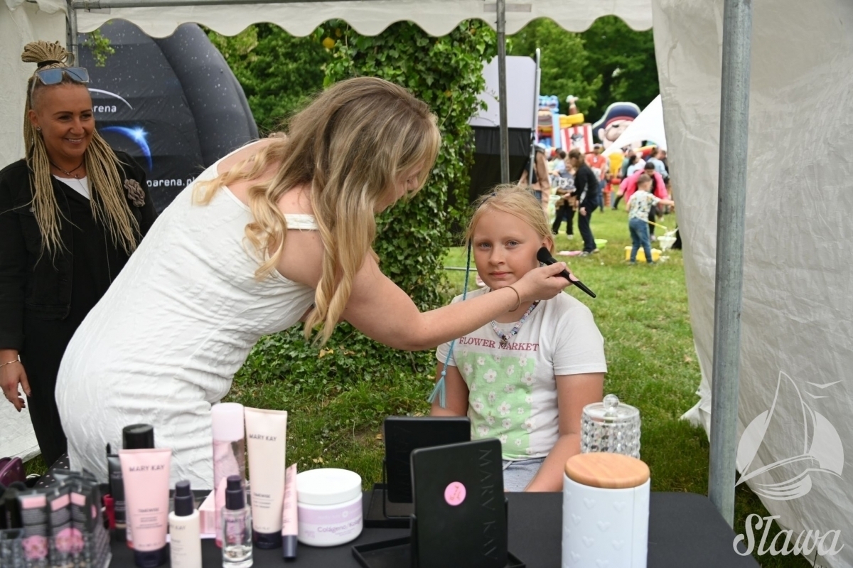 Rodzinny Piknik na sławskiej plaży. Mieszkańcy świętowali Dzień Mamy i Dziecka