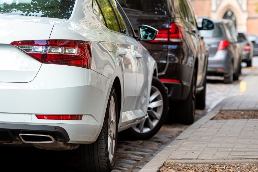 Samochody z funkcją automatycznego parkowania przegląd modeli które faktycznie parkują same