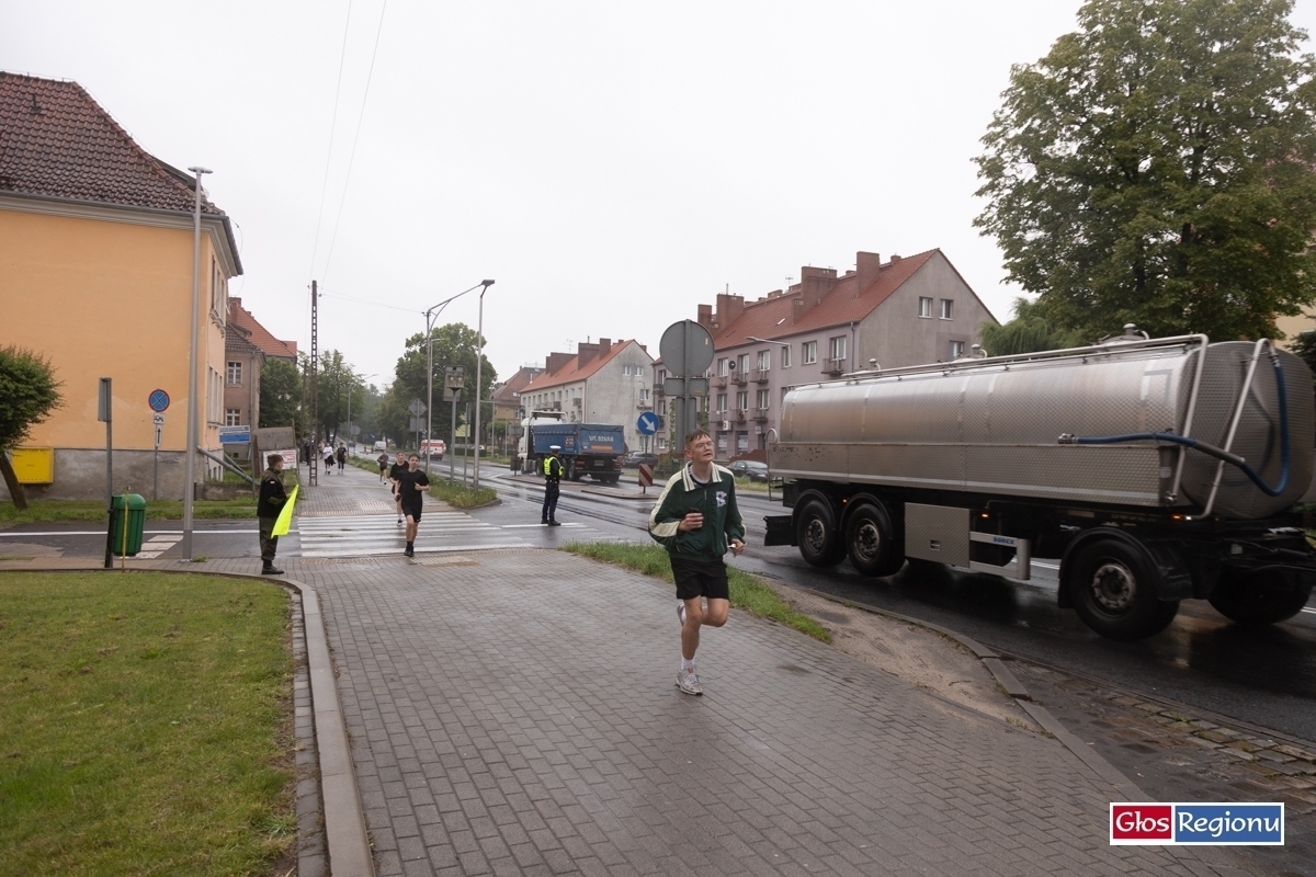 Pogoda nie przeszkodziła w świętowaniu. XIX Masowy Bieg Uliczny w Jedynce