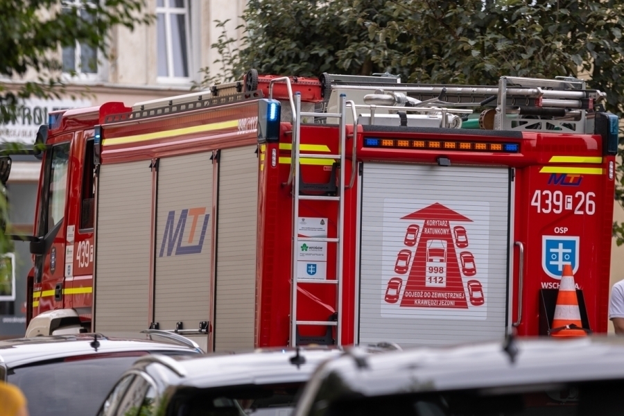 Ogień w korytarzu kamienicy przy ul. Kazimierza Wielkiego. Spaliła się zabawka ewakuowano 12 osób