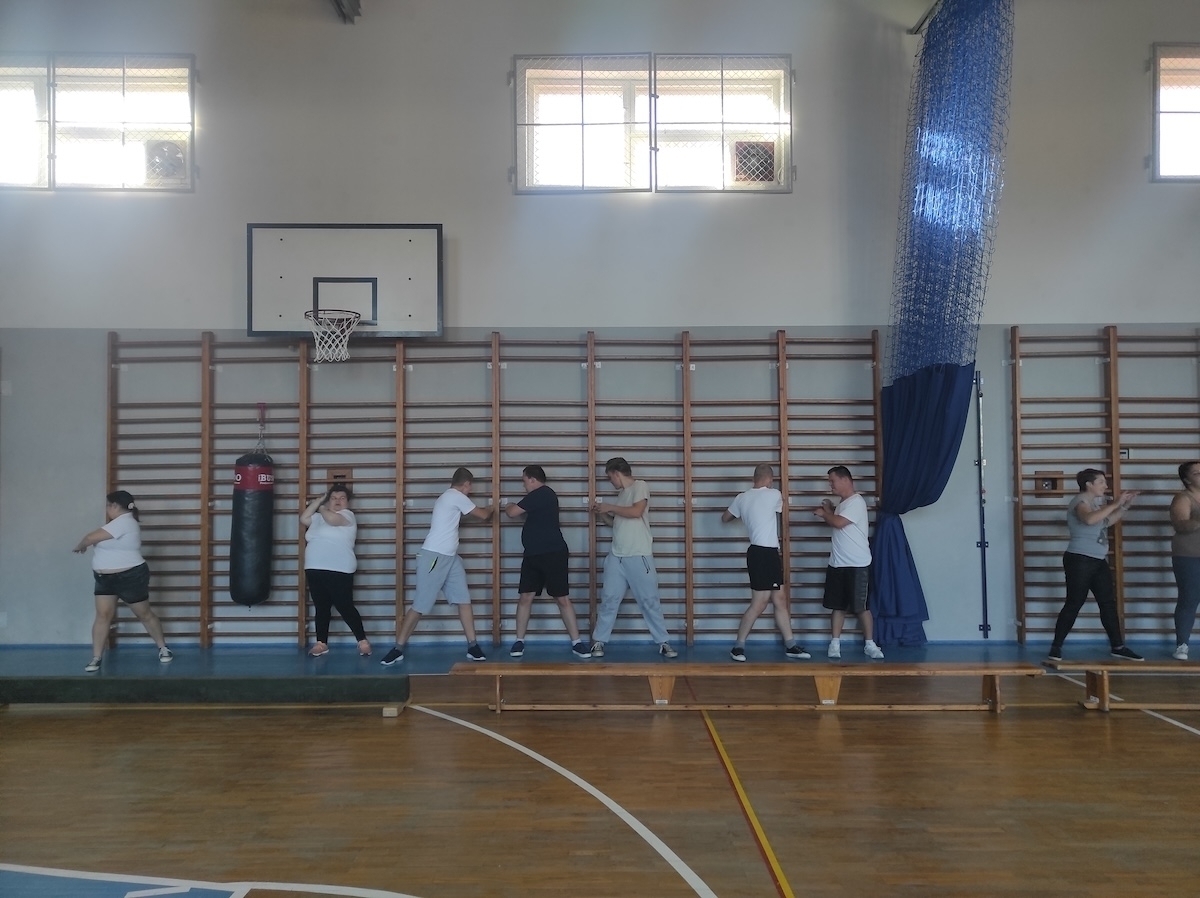 Rehabilitacja 25 plus. Absolwenci SOSW uczestniczą w zajęciach sportowo-relaksacyjnych
