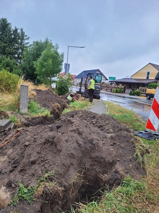 Trwa układanie światłowodu w Górczynie