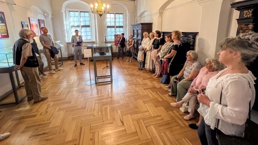 Wschowska kapsuła czasu przemówiła po 300 latach. Bezcenne dokumenty trafiły na wystawę WIDEO