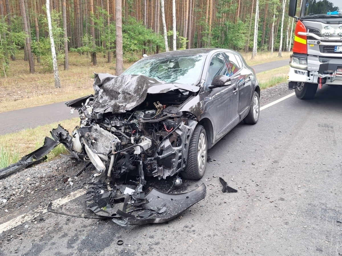 Wypadek na trasie Sława - Lipinki. Kierowca BMW zabrany śmigłowcem do szpitala