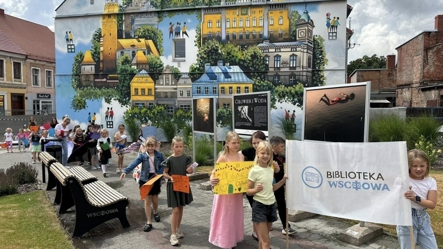 Baśniowy bal u Kopciuszka we wschowskiej bibliotece ZDJĘCIA