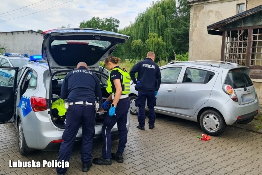 Skradziony chevrolet odnaleziony po trzech godzinach. Złodziej miał 25 promila i sądowy zakaz