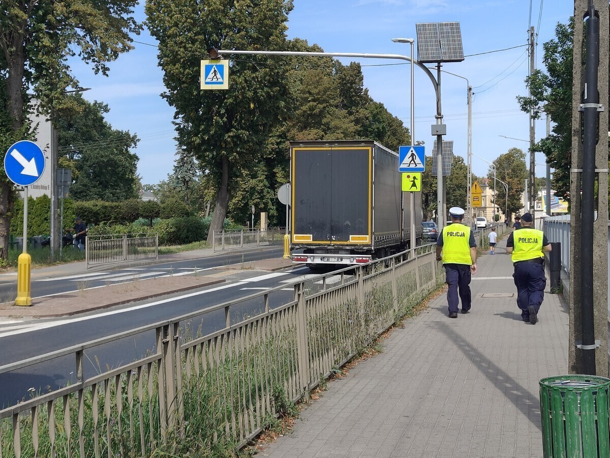 Policjanci sprawdzili bezpieczeństwo przy szkołach. Lada dzień rozpoczyna się rok szkolny 20252026