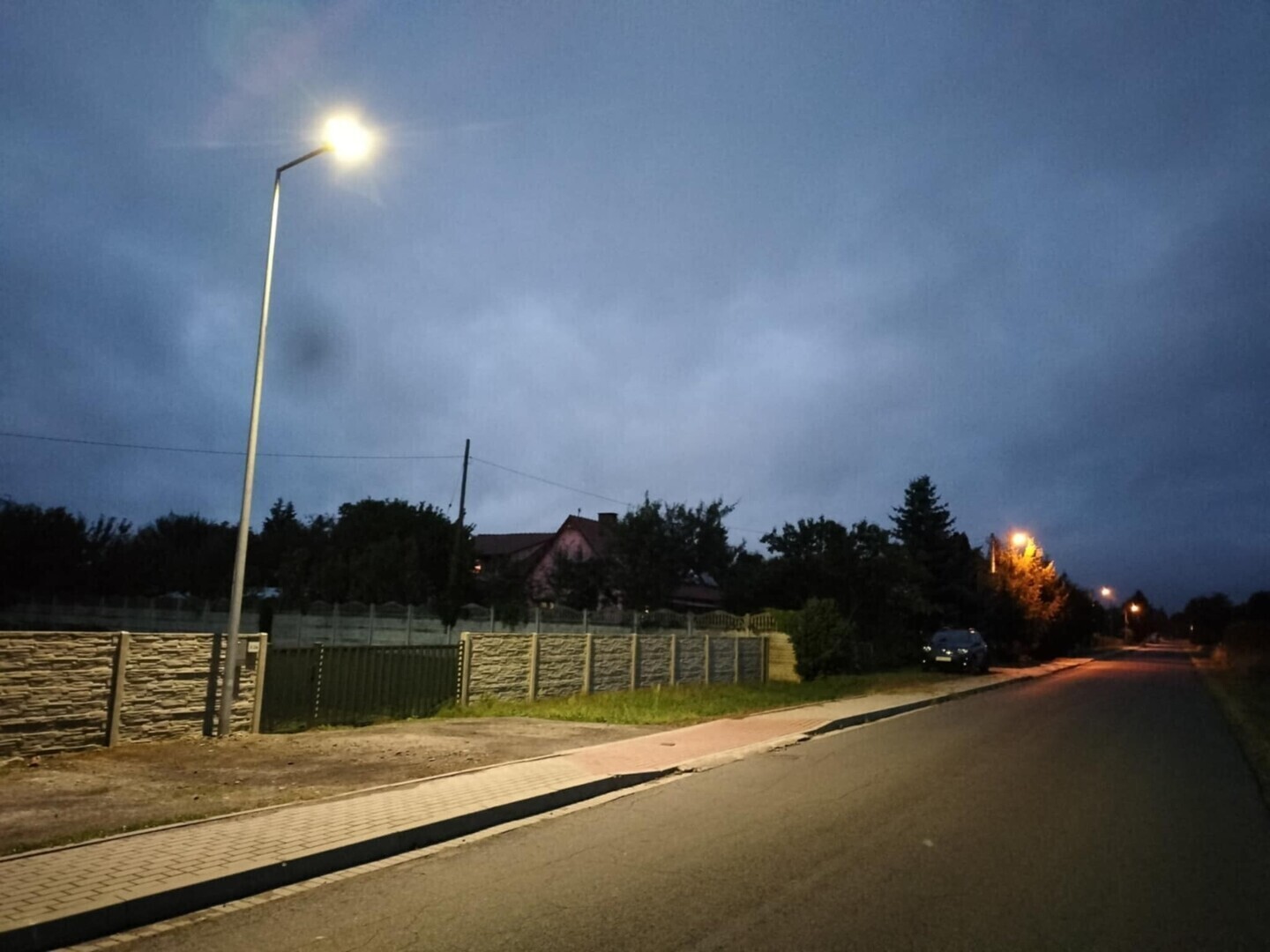 Nowy słup LED w Goli