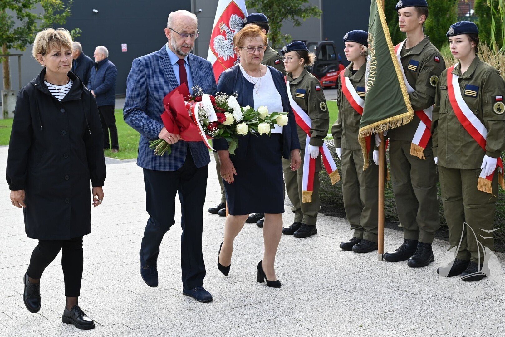 Sława pamięta o sowieckiej zdradzie. Ziemia z Katynia trafiła do uczniów klasy mundurowej