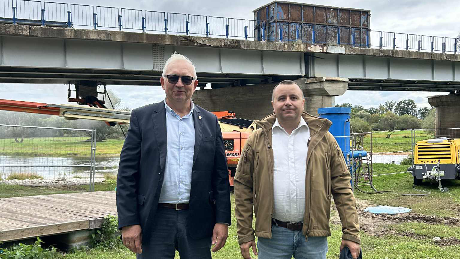 Od lewej Starosta Wschowski Waldemar Starosta Wicestarosta Wschowski Andrzej Bielawski