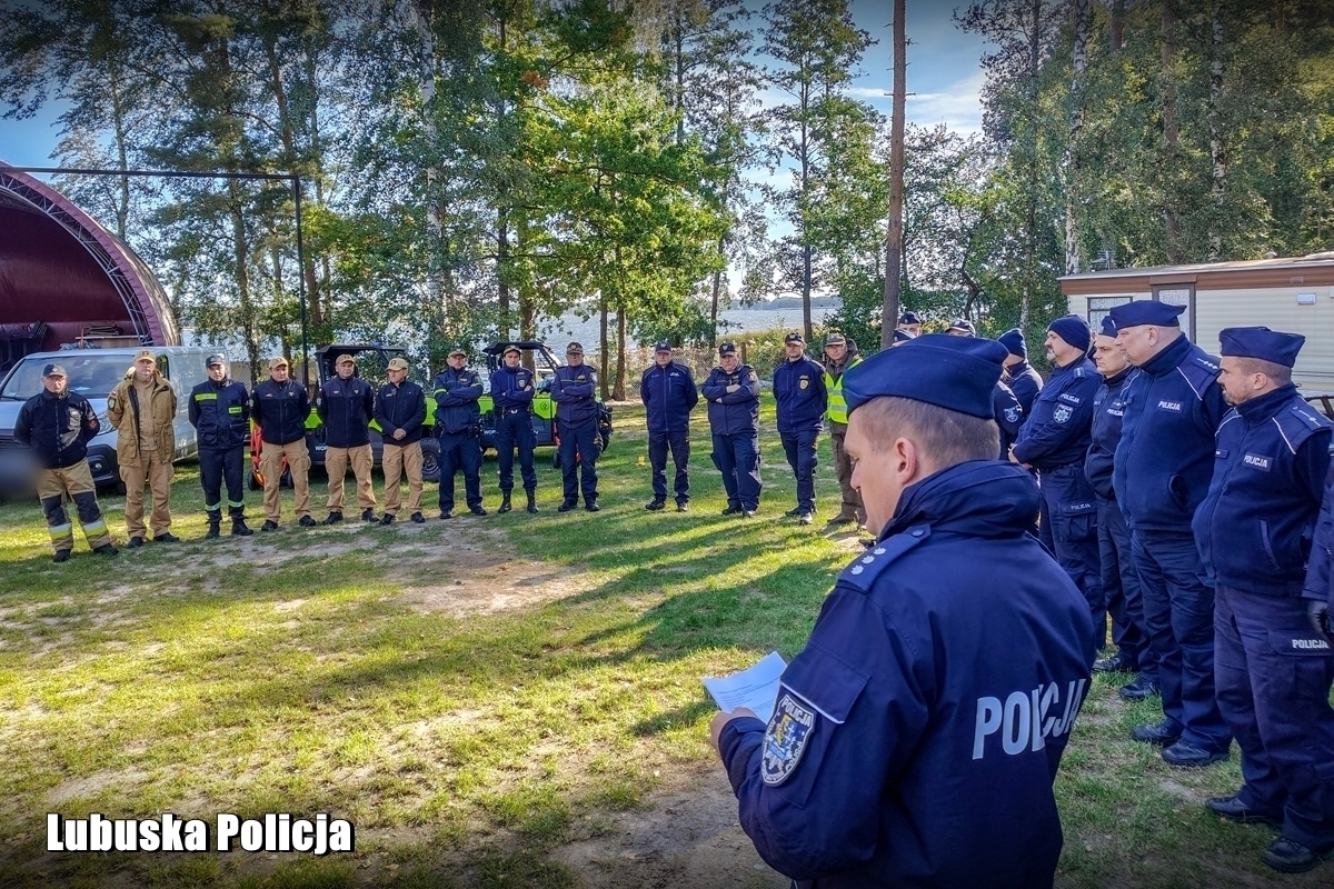 70 osób drony quady i łodzie. Intensywne ćwiczenia w lasach pod Radzyniem